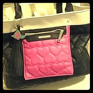 Betsey  Johnson pursue